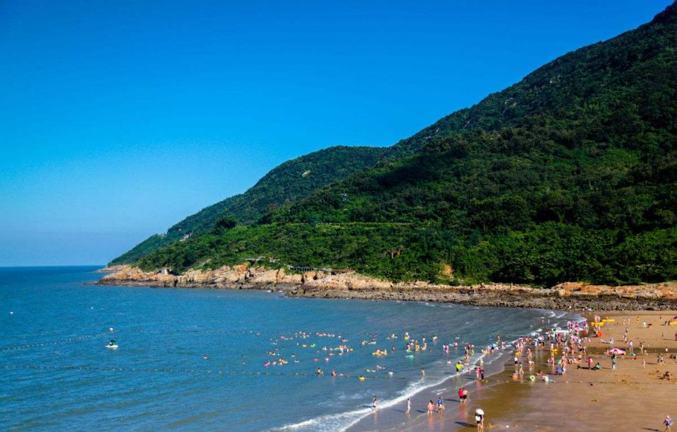 連云港花果山、連島海濱浴場、海底世界、傲來仙境純玩二日游,門票全含;無任何自費(fèi)景點(diǎn);398元/人;每周六發(fā)團(tuán)