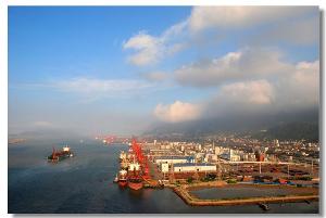 西至荷蘭鹿特丹